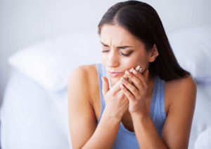 Why does my jaw hurts? Know the causes and solutions.